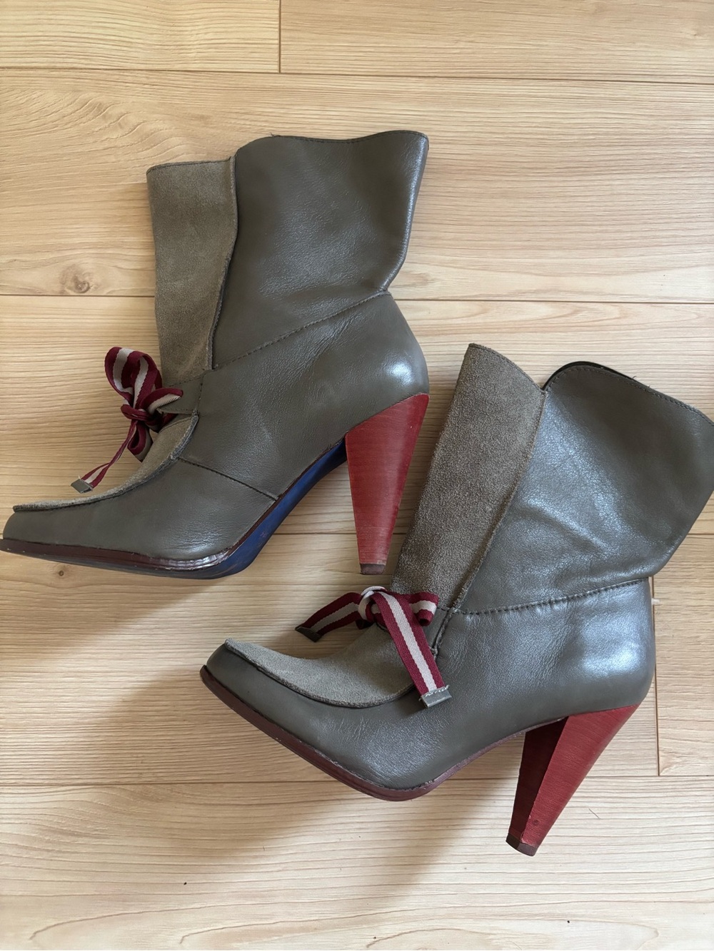 Stylish Women's Leather Boots